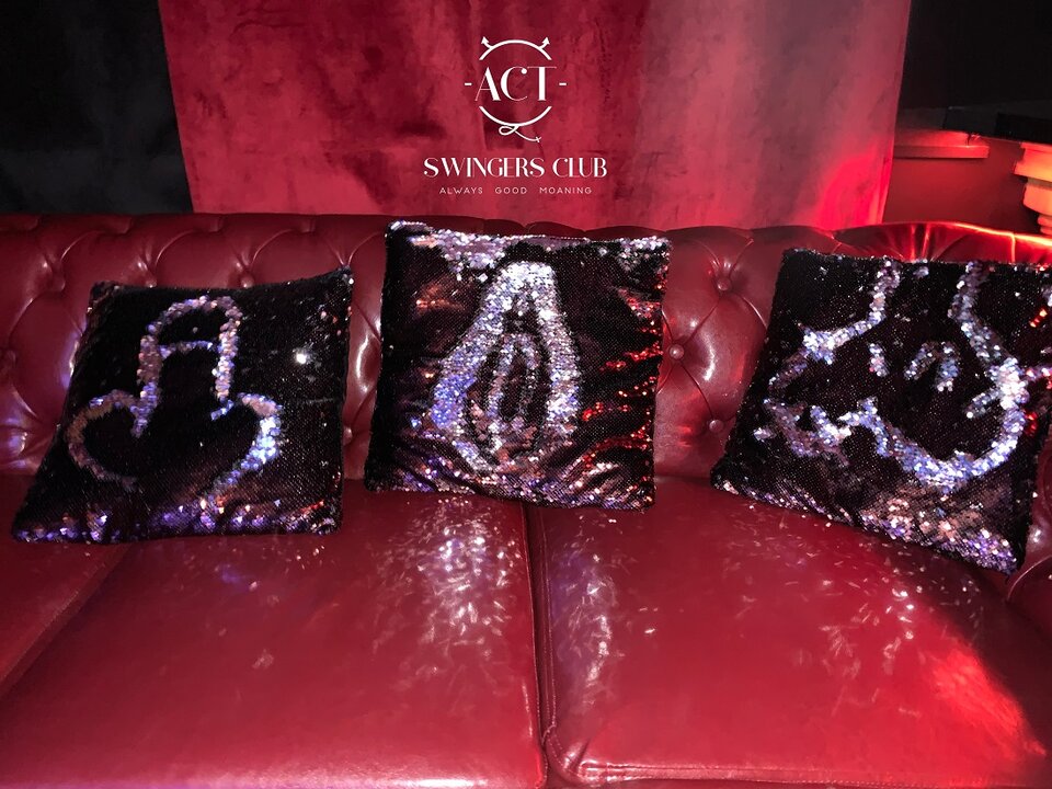 Wzorki na poduszkach.jpeg - ACTSwingersClubWarszawa