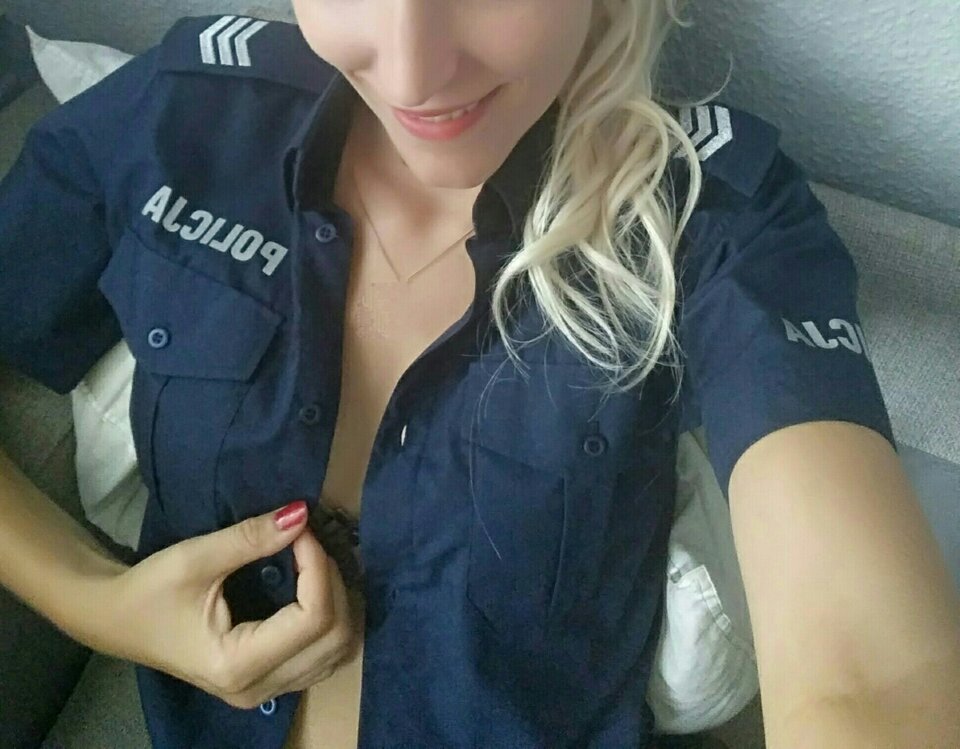 Policjantka Lovers na komisariacie - Lovers8880