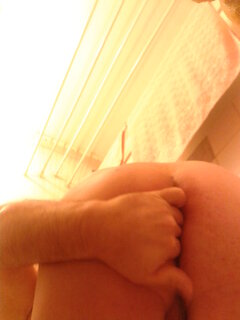 P cwelik wkłada trzy palce do dziurki dupki 17.04.2020 g.00.21.jpg