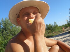 A może ten Twardowski jednak siedzi już na Saturnie?