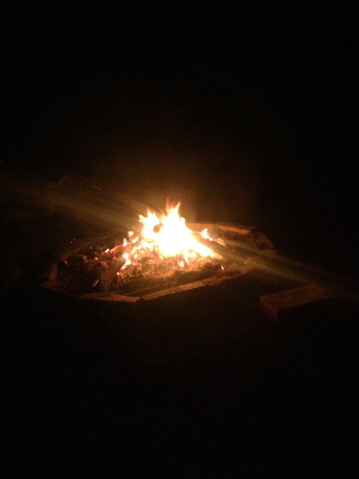 Płonie ognisko i szumią knieje... - RealnyLolek
