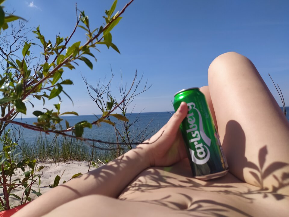 Słoneczko, plaża i zimne piwko... - PinkAndBlack