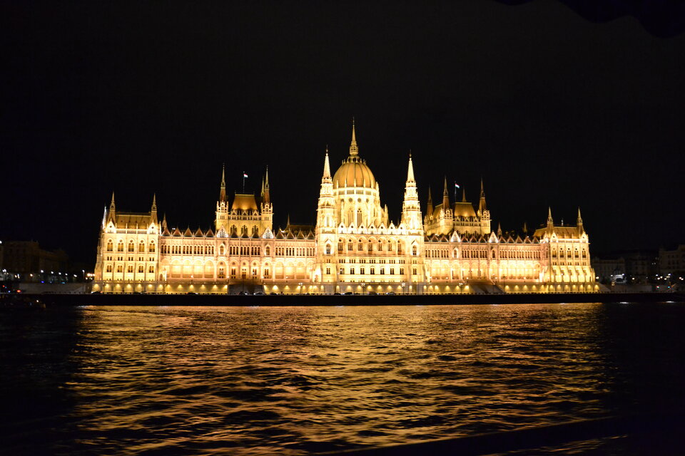 Budapeszt nocą .... ze zdwojoną mocą ... - VentureReload