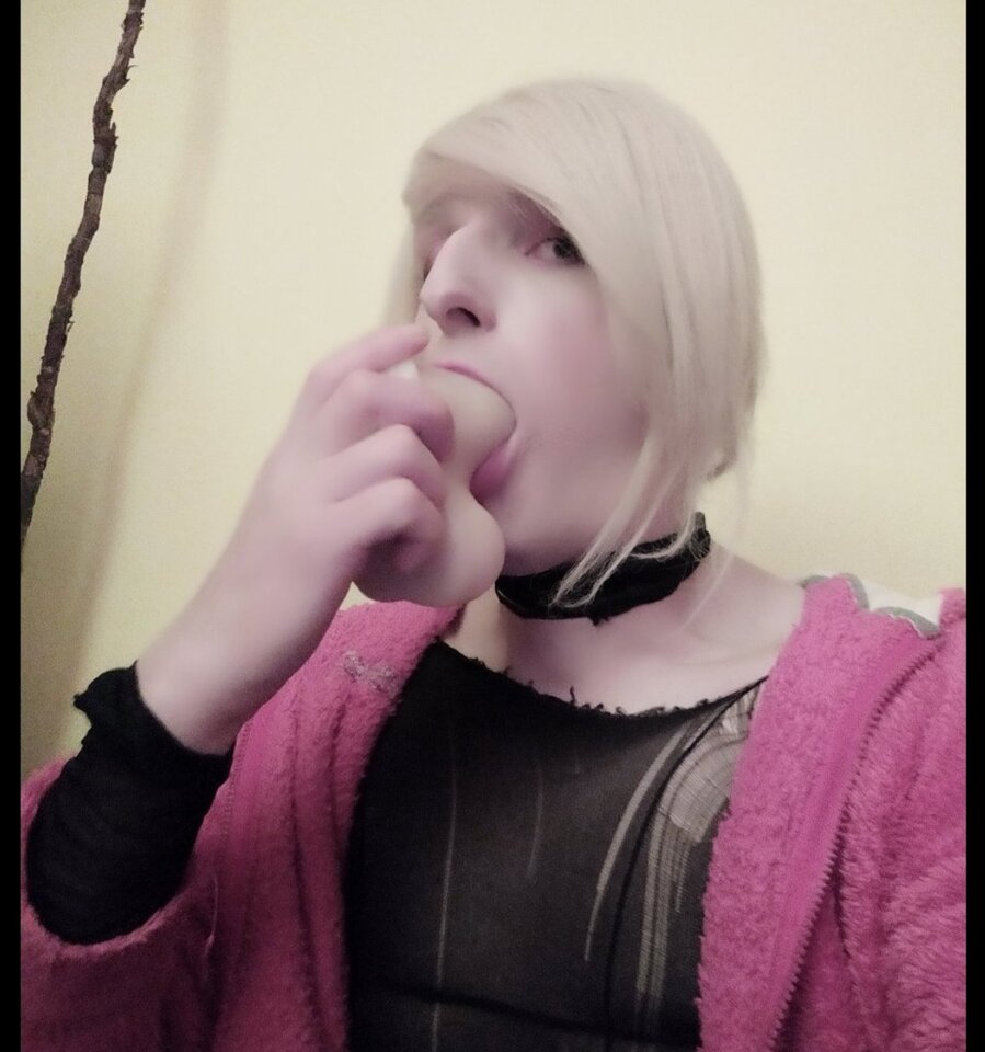 Uwielbiam jak rozpycha mi gardelko - xXxWeronikaxXx