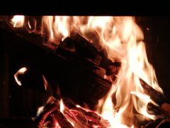 W kominku się pali ale nie ma kto dogrzać 