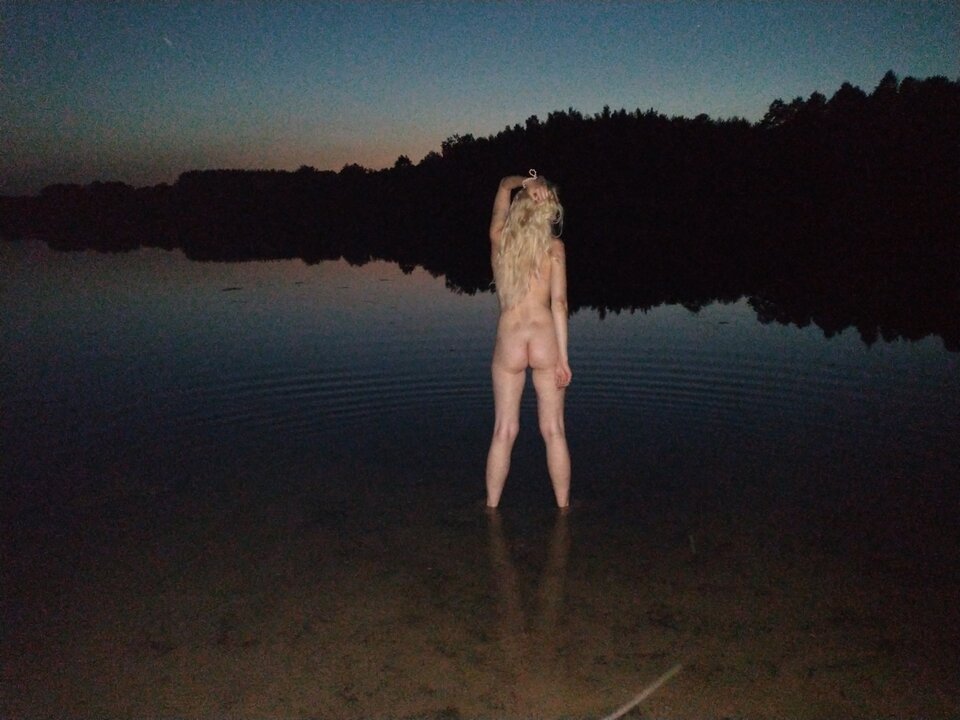 Nad jeziorem .jpg - Lovers8880