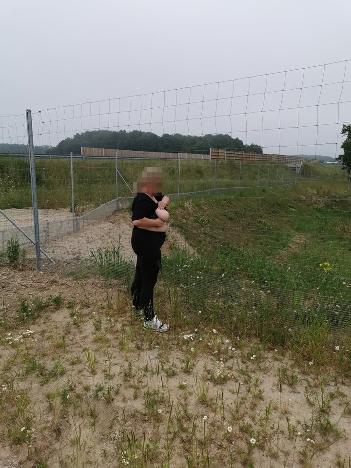 Pokazuje swoje wdzięki może ktoś chce - parka7576