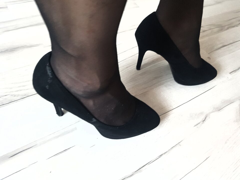 Uwielbiam szpilki i pończochy. ❤👠👠 - SoniaSzpila