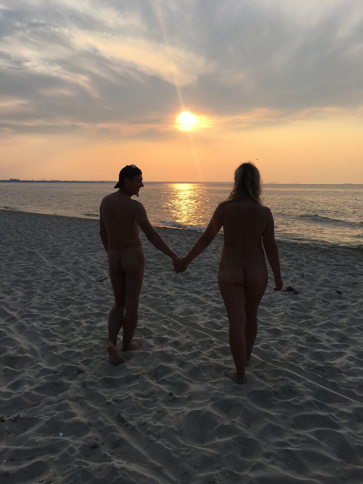 A0F760A7-6025-45F0-A915-F9322707962C.jpeg - para0