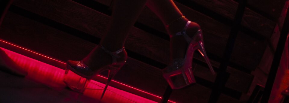 glasses higheels.jpg - Cuntlover