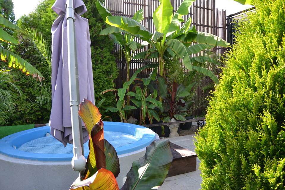 Ogrodowe jacuzzi w JC&R - jacuzzi