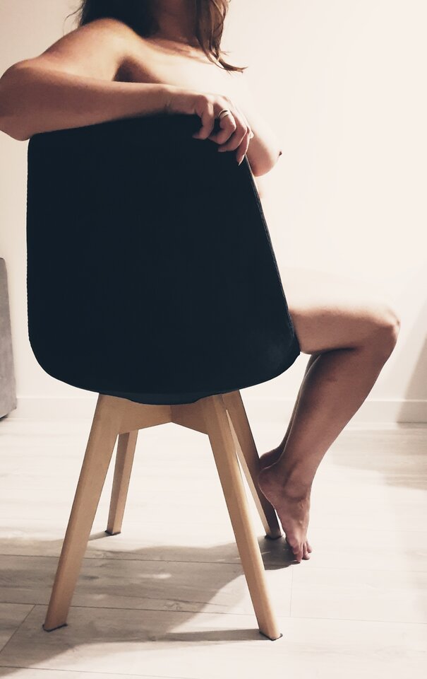 Co kryje się za krzesłem... - mmff