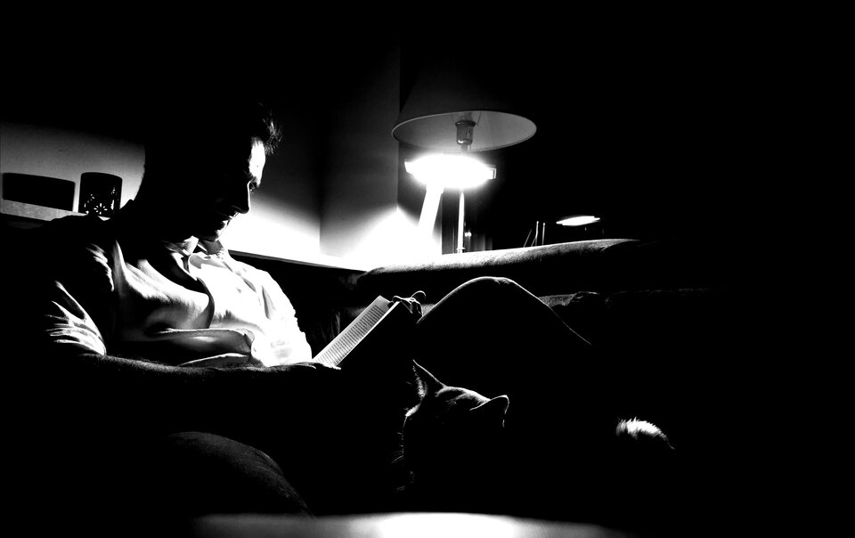 Z książką mi do twarzy .jpg - Jedynyiniepowtarzalny