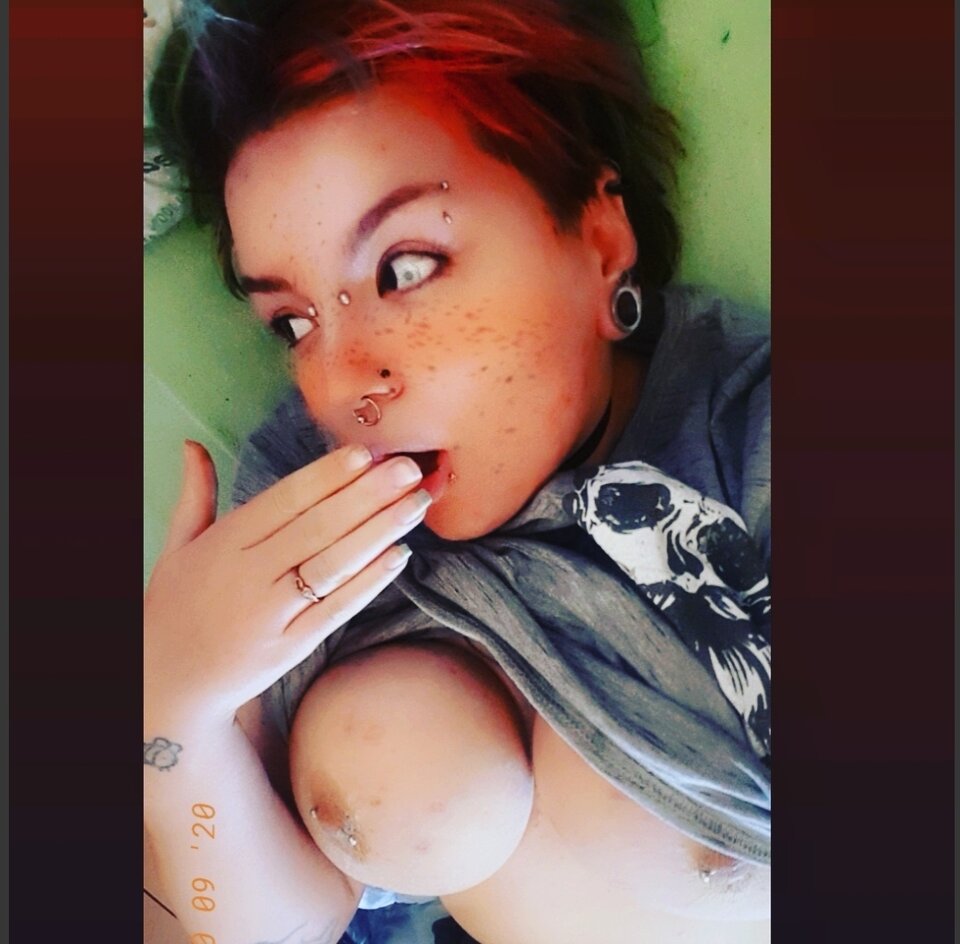 Ups! Coś mi się podwinęła koszulka! 😳😮 - NiegrzecznaG0wniara