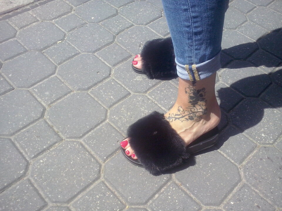 CAM05064.jpg - swing_feet01