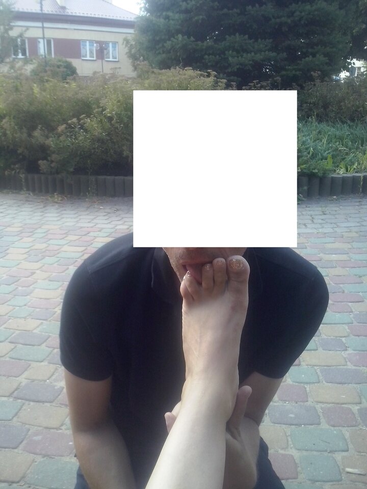 poznana na miescie , pozwoliła wylizać paluszki - swing_feet01