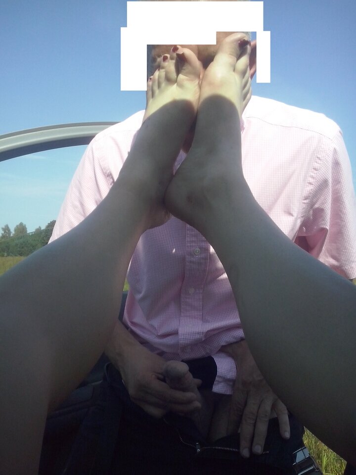 lizanie stópek - swing_feet01