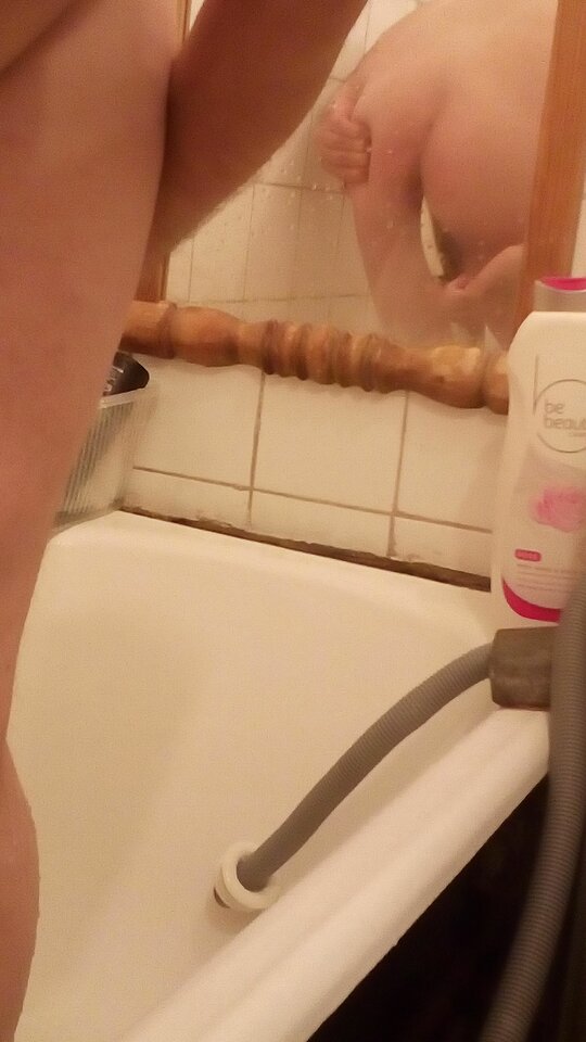 P cwelik myje dupkę podczas kąpieli 03.10.2020 g.16.43.jpg - Wawa48