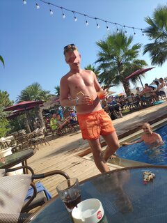 Jestem barmanem na tym dancingu ⛱️