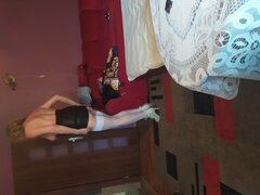 Krysia idzie otworzyć panu