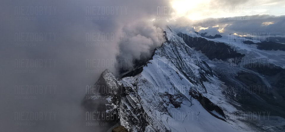 Gdzieś wysoko. - Niezdobyty