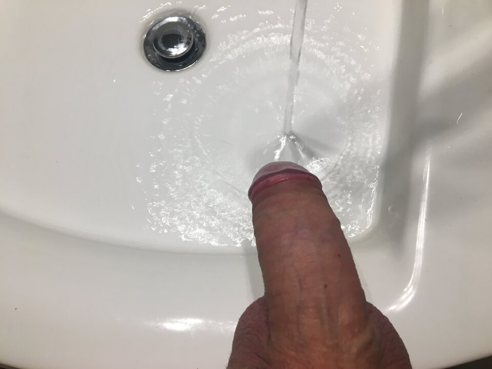 Chce ugasić pragnienie 😅 - Omen_Nomen