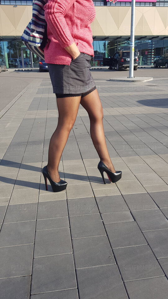 Spacerek w moich ukochanych szpileczkach! - parapanamera