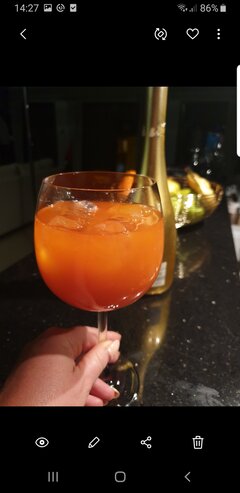 Zaproszę koleżankę na plotki o facetach 😜