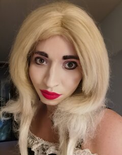 Zdjęcie z retuszem makijazu jak by co :)