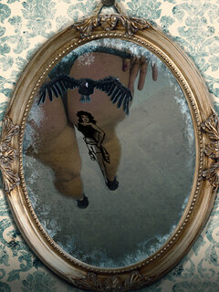 Kto by chciał taki obrazek mieć w lustrze 