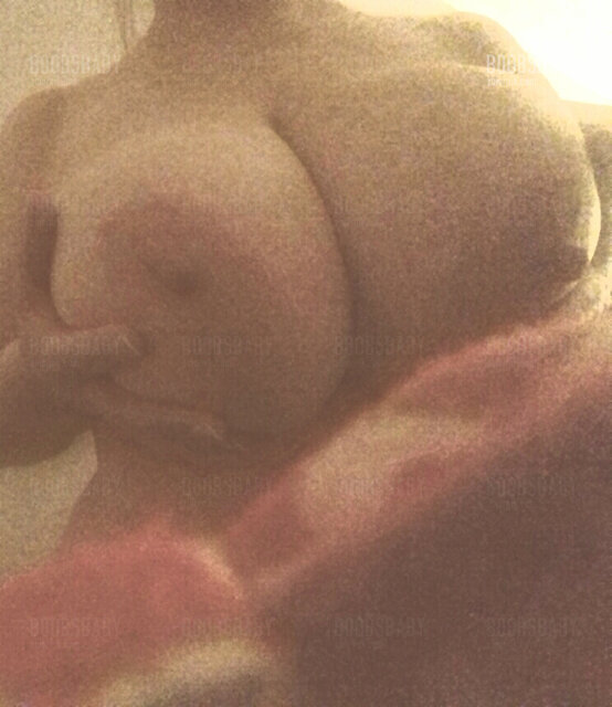 👀 - boobsbaby