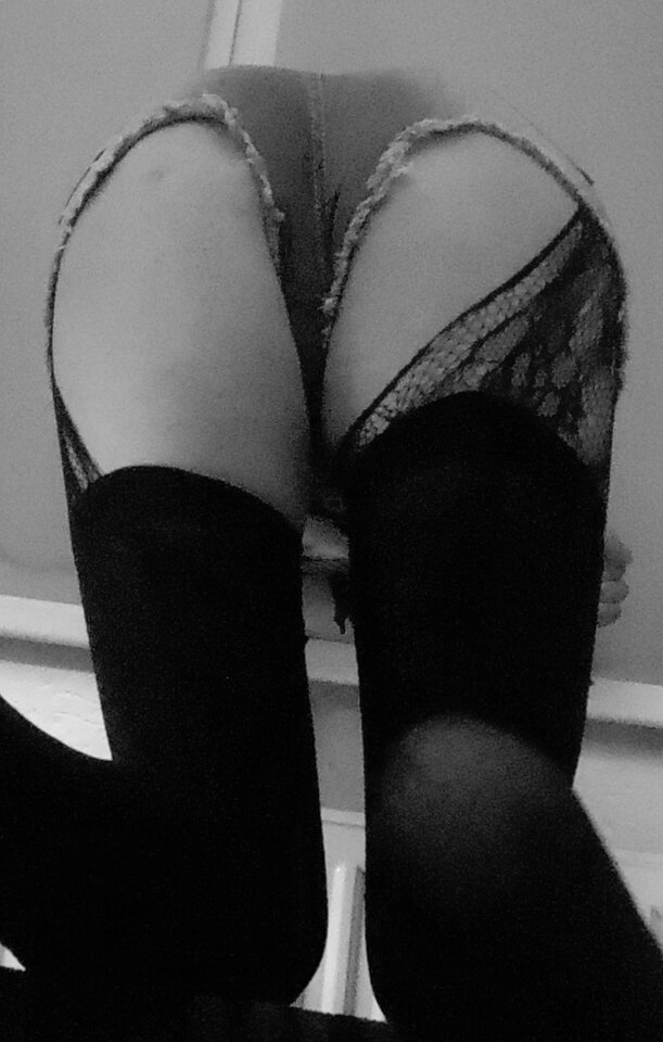 crop ass in shorts & stocking.JPG - Sissy_Crossdress_SL