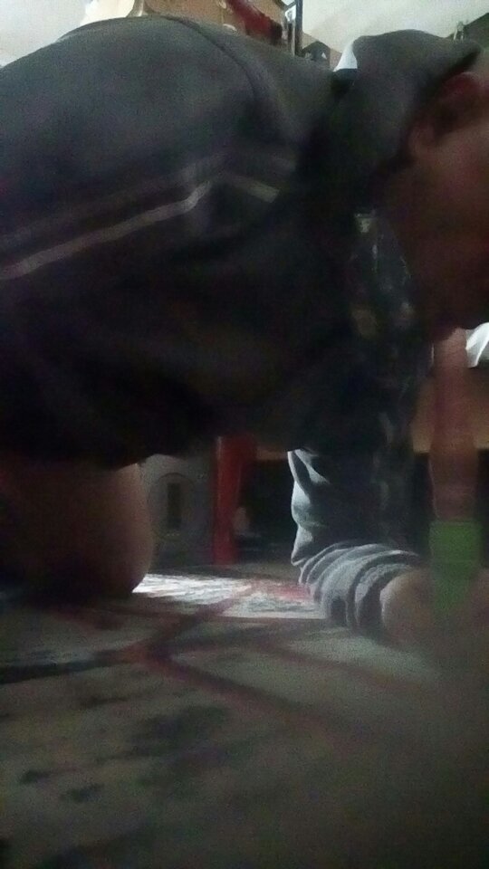 P cwelik na kolonach bawi się w obciąganie kutasa 26.01.2021 g.12.46.jpg - Wawa48