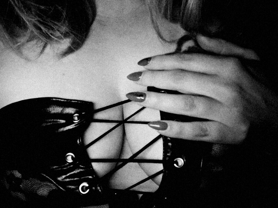 Wieczorne przymiarki. Zakupy były udane 🖤 - Klio_38