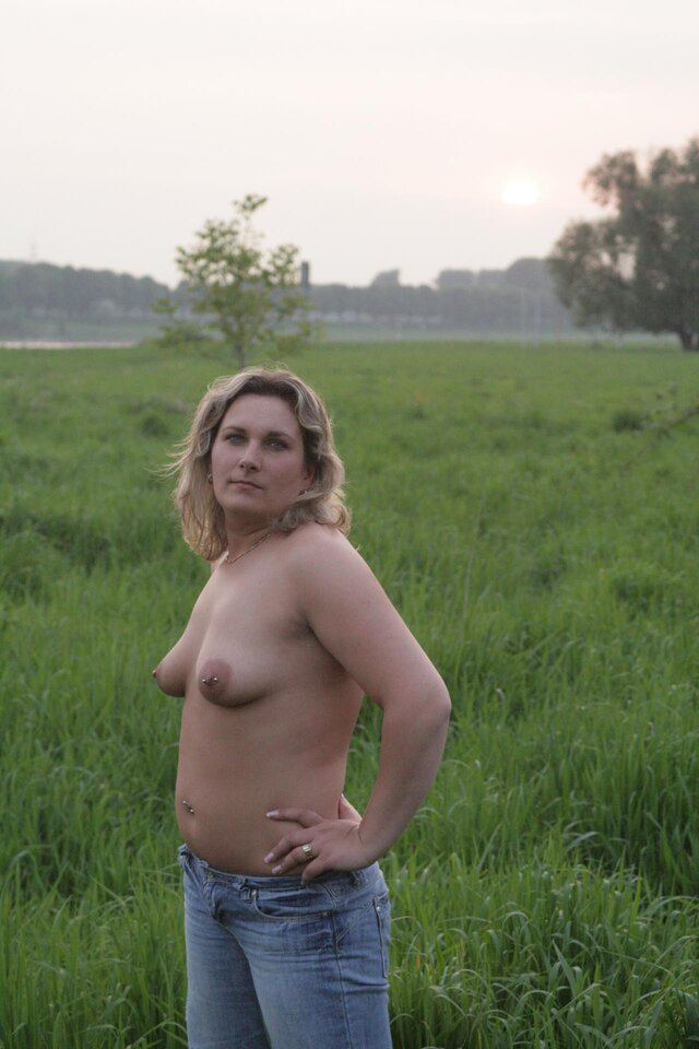 IMG_0392.jpg - nakedgirl