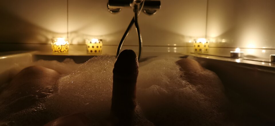 Może jakaś chętna się znajdzie do wspólnych kąpieli? 😈 - Niezlyzpanazbok