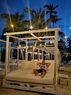 Położysz się obok?