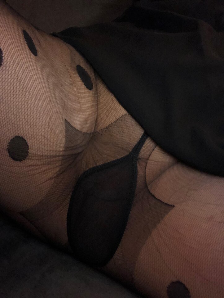 56BCB2F9-01E0-46B7-B30C-0671EF263560.jpeg - Trzymajacy