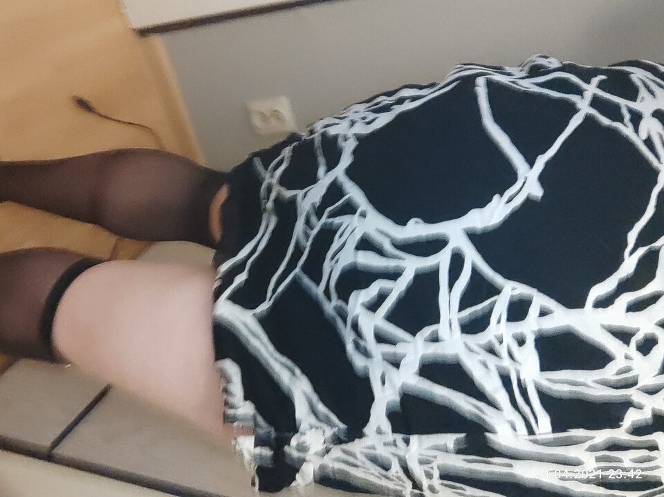 IMG_20210424_234200_TIMEBURST7.jpg - juliadada