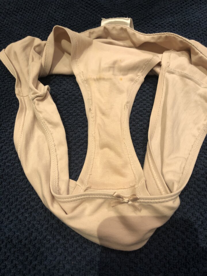 Piękny zapach pupy - szerokootwarte