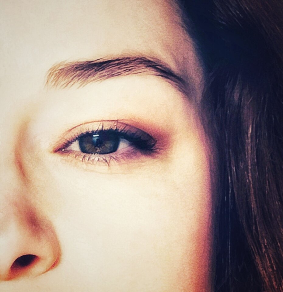 Oczy patrzą gdzie indziej - Cute_Astrid