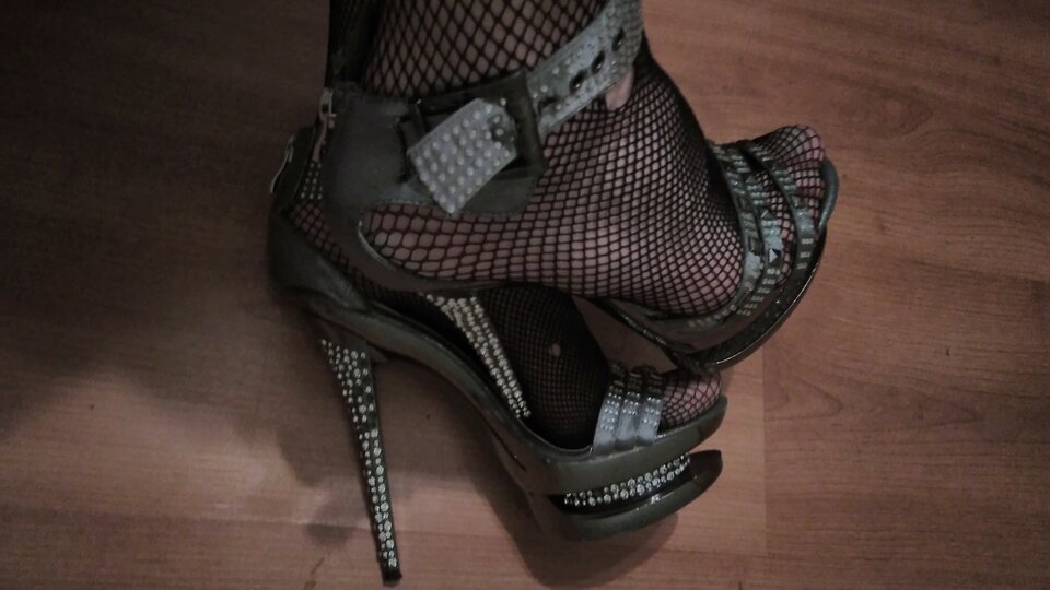 IMG_20210605_010328.jpg - heelsfeet