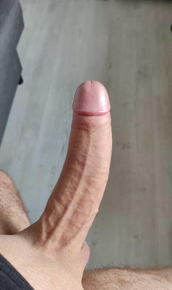 Świeżo wydepilowany kutas czeka na Ciebie 😈 - bartekppos