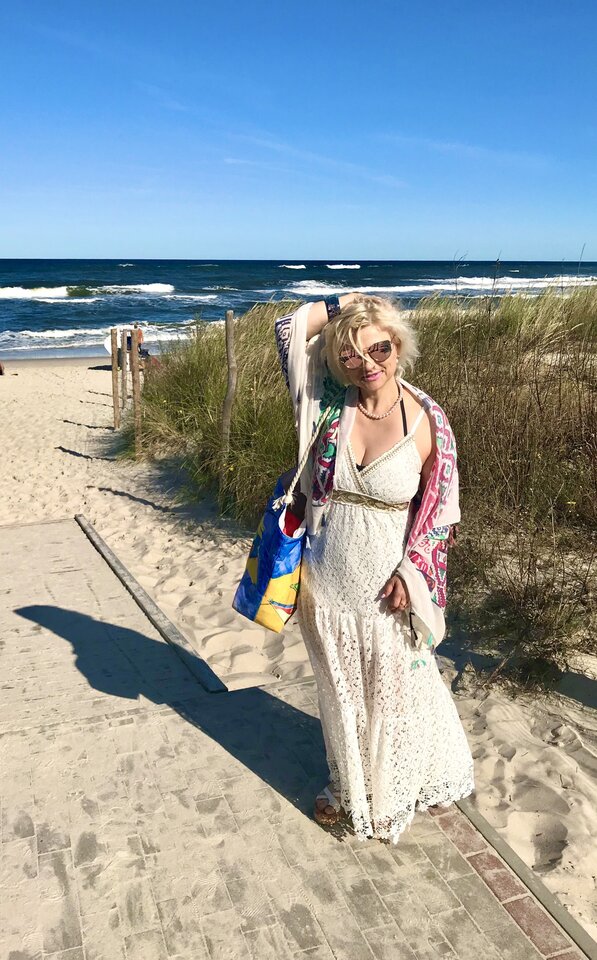 BE840943-CB2B-4C92-B364-FD5D602D6769.jpeg - LadyLaura44