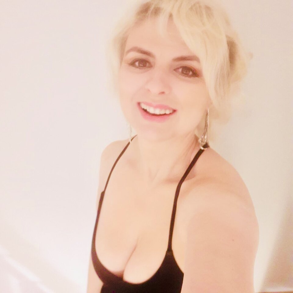 182C0F22-4770-4172-B590-B81C9FC226DB.jpeg - LadyLaura44