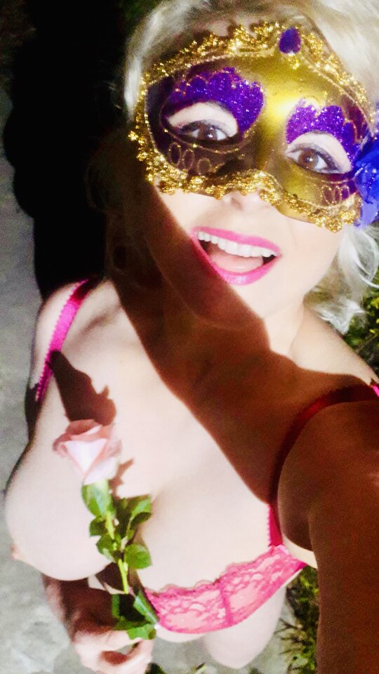 63B8C194-55C1-4AE8-91F9-8BFE27522C41.jpeg - LadyLaura44