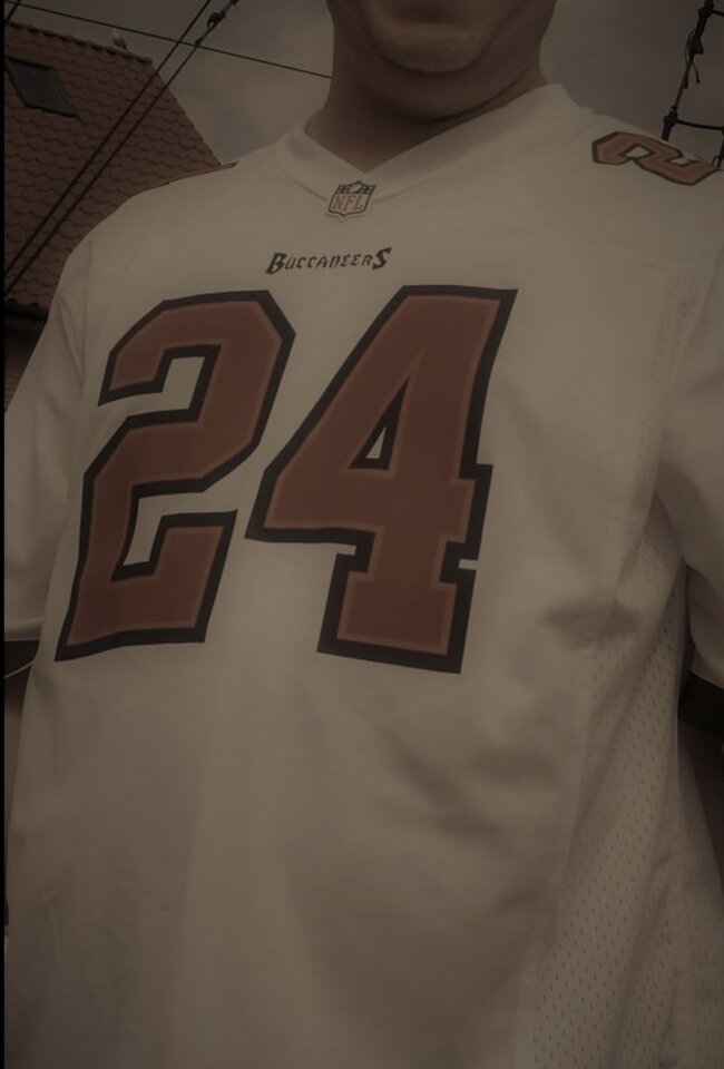 BAA626DF-A62B-4797-9082-D25DB1A2E723.jpeg - elvissedaka1