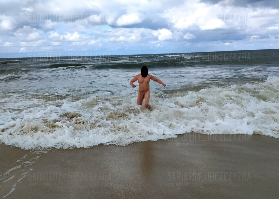 16243673369811.jpg - samotny_mezczyzna