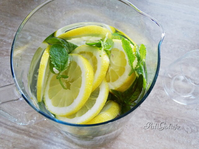 Klasyczna-woda-z-cytryną-i-miętą-768x576.jpg - BiaDlaPar