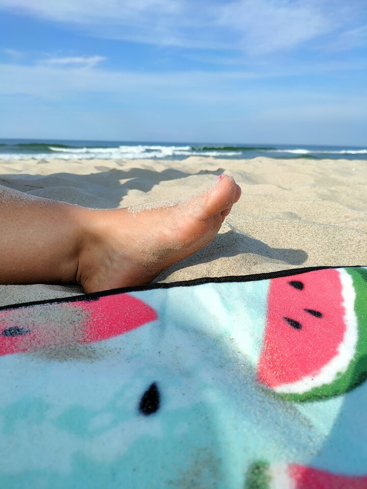 Stopa na plaży. - ana_wu